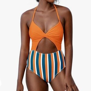NEW CUPSHE Women’s One Piece Swimsuit Size SMALL New With Tags